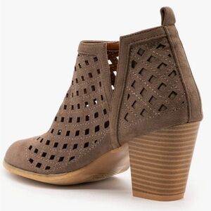 WeeBoo Women's Taupe Lazer Cut Botties Size 9